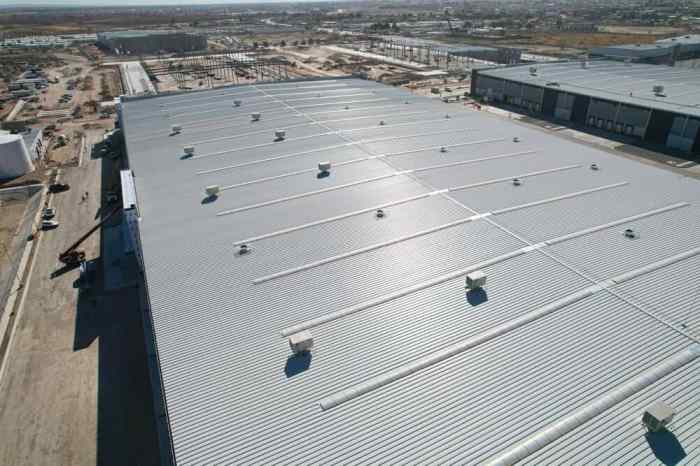 Industrial roofing systems installation